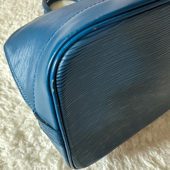 Louis Vuitton Blue Epi Leather Alma PM - Picture 9 of 16